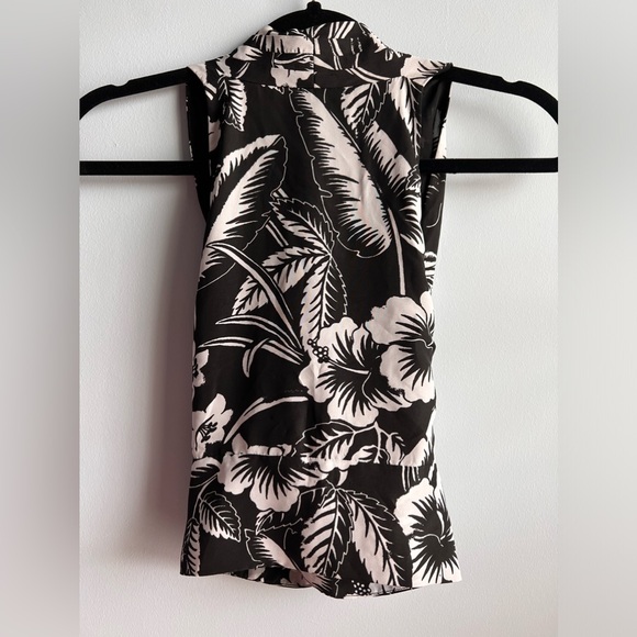 LAUREN RALPH LAUREN Women's Floral Crepe Cropped Halter Blouse - Picture 6 of 10